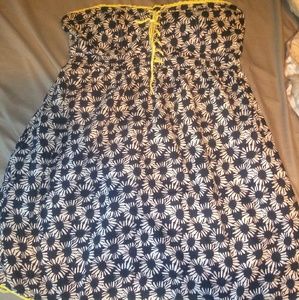 Black and white daisy dress